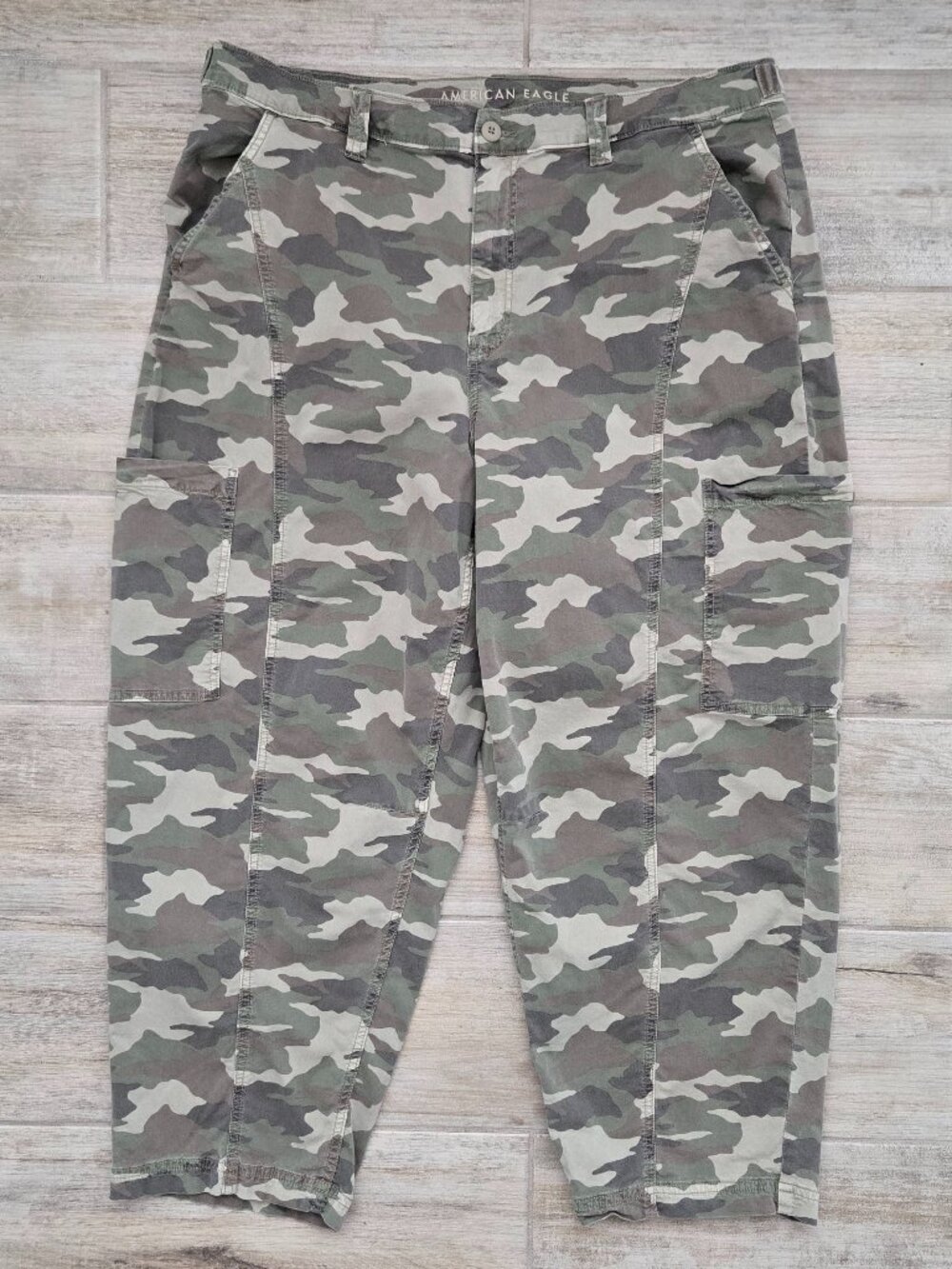 American Eagle Camo Cargo Barrel Pants Womens Stretch Fabric Military Pockets 18